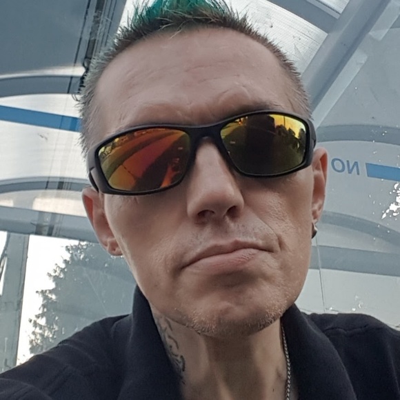 Meet your Posher, Chris - Picture 1 of 1